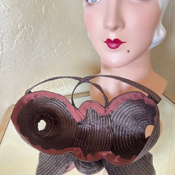 UNUSUAL 1930s' BROWN HAT WITH POINTY SIDES AND CRISSCROSS BANDS AT BACK - Picture 11 of 11